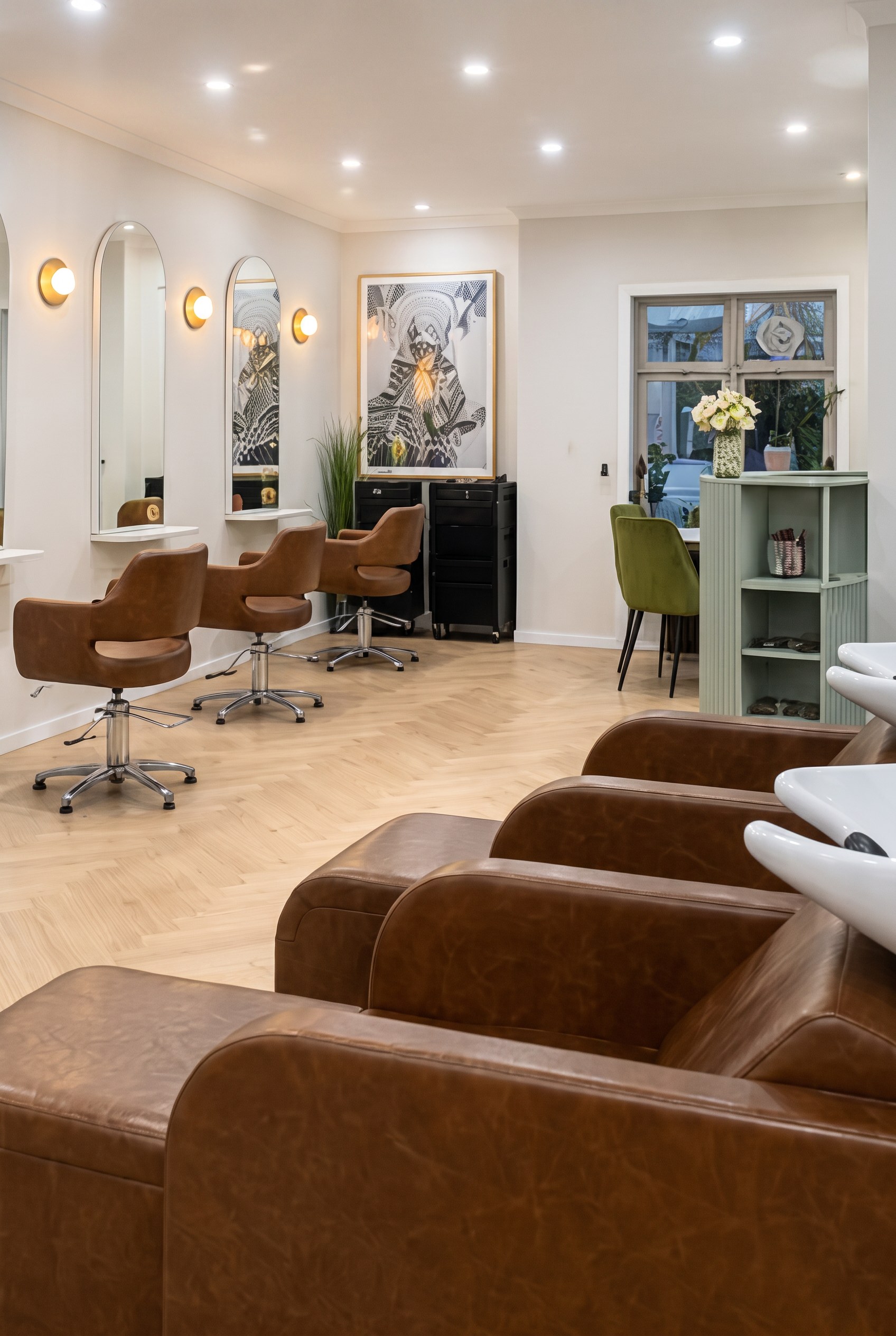 Styling stations and wash basins at Arlo & Co