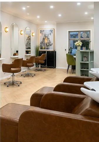 Styling stations and wash basins at Arlo & Co